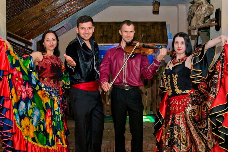 Цыганский ансамбль