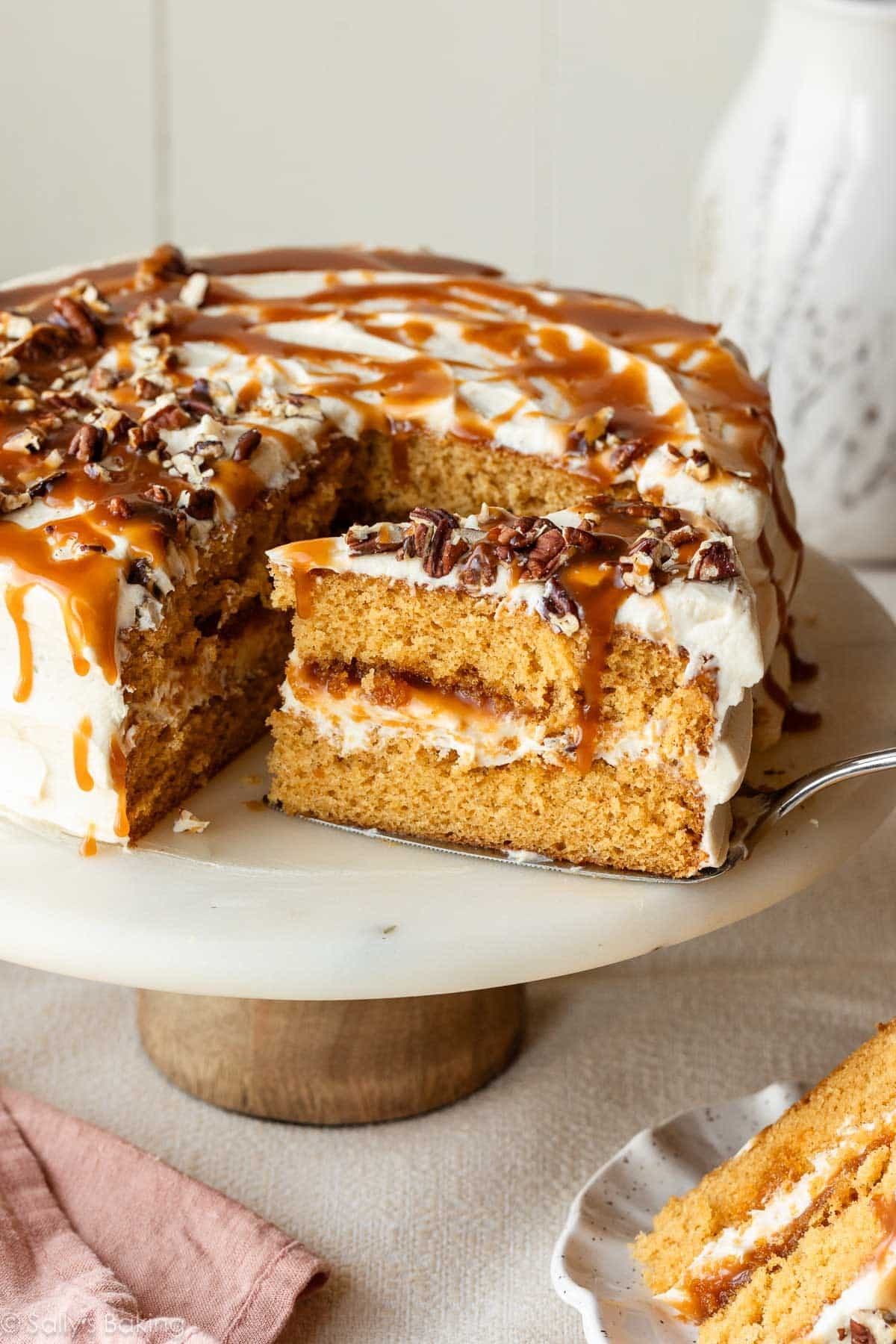 Торт с карамелью из жжёного сахара